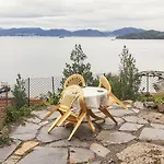 Feriehus 1 Bedroom Front In Valen (Hordaland)